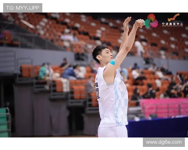 中国男篮冲击奥运资格赛胜利 在决胜局迎战强敌全力以赴