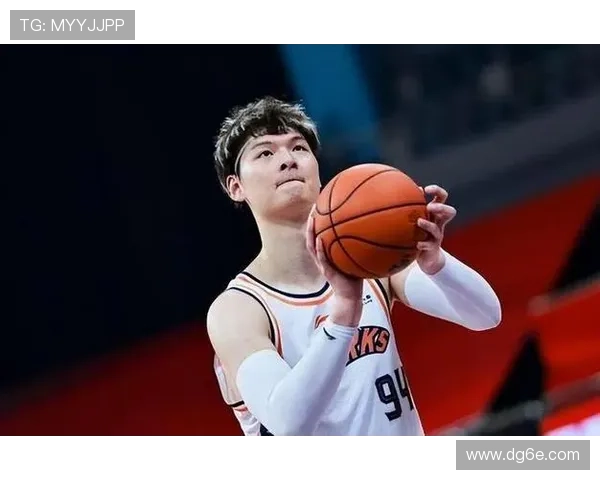 中国男篮逆转胜日本晋级亚锦赛决赛，王哲林关键时刻再现英雄本色