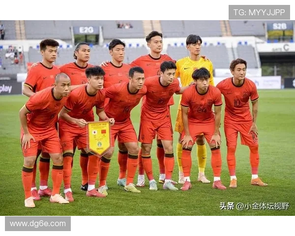 中国足球队备战世界杯预选赛 新帅首次亮相带队训练备受关注