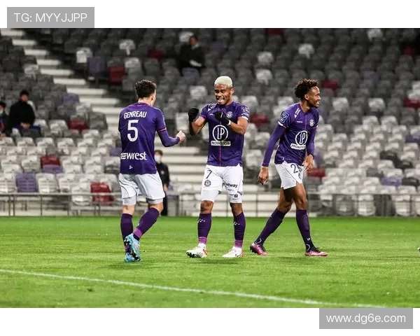 豪门对决与新星崛起并行的欧洲足球赛季焦点观察与战术革新趋势解析